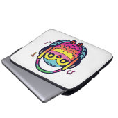 Happy Owl mit Kopfhörern, die Musik hören. Laptopschutzhülle (Vorne Knopf)