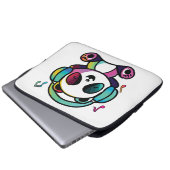 Happy Panda mit Kopfhörern, die Musik hören. Laptopschutzhülle (Vorne Knopf)