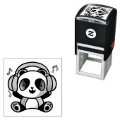 Happy Panda mit Kopfhörern, die Musik hören. Permastempel (Beispiel)
