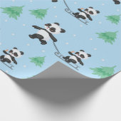 Happy Pandas Christmas Pattern Geschenkpapier (Ecke)