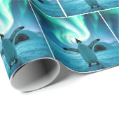 Happy Penguin Dancing Under Northern Lights Geschenkpapier (Rolleneckpunkt)