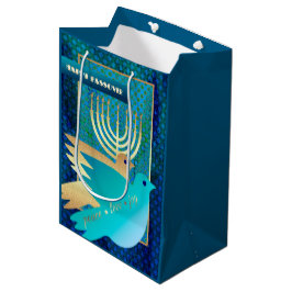 Happy Pessach. Menorah und Friedenstruppen Mittlere Geschenktüte