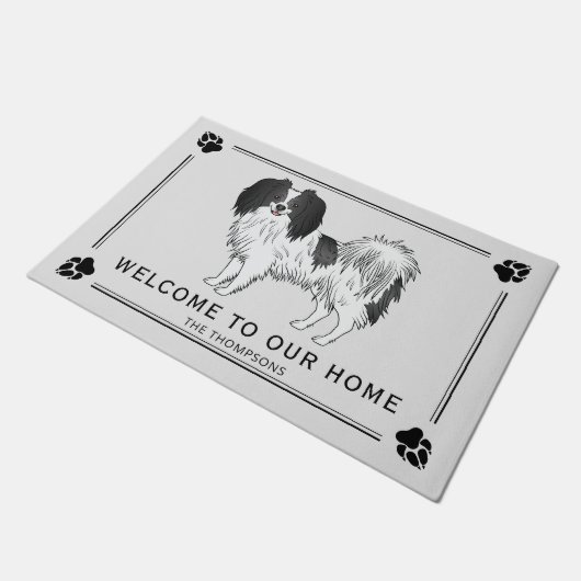 Happy Phalène Hund mit Schwarz benutzerdefiniertem Fußmatte (Schrägansicht)