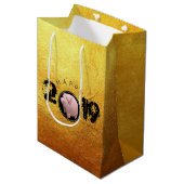 Happy PIg Jahr 2019 Original 3D golden M Geschenkt Mittlere Geschenktüte (Vorderseite Schrägansicht)