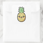 Happy Pineapple – Cute Kawaii Illustration Quadratischer Aufkleber (Tasche)