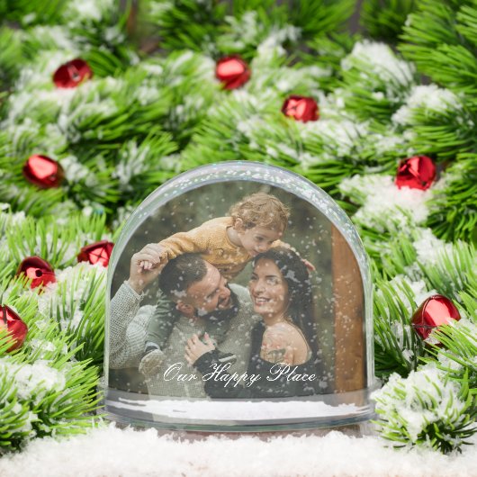 Happy Place Simple Modern Script 2 Family Photo Schneekugeln (Weihnachten)