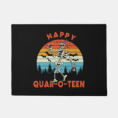 Happy QUAR-O -TEEN Funny Skeletor Wine Halloween Fußmatte (Vorderseite)