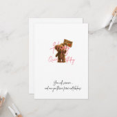 Happy Que Birthday Card - Niedlicher Teddy Bär mit Karte (Vorderseite/Rückseite Beispiel)
