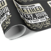 Happy Rente Männer Frauen ermüden Coworker Spaß Geschenkpapier (Rolleneckpunkt)