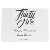 Happy retirement bold letter name year elegant sim große geschenktüte (Rückseite)