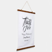 Happy retirement bold letter name year elegant sim wandteppich mit holzrahmen (Gewinkelt)