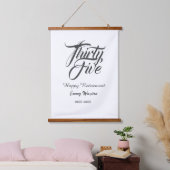 Happy retirement bold letter name year elegant sim wandteppich mit holzrahmen (Schlafzimmer)