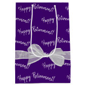 Happy Retirement Bow auf Lila Mittlere Geschenktüte (Rückseite)