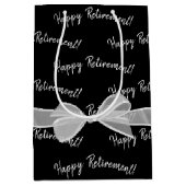 Happy Retirement bow on black Mittlere Geschenktüte (Vorderseite)
