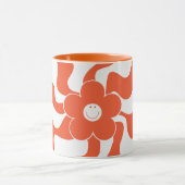 Happy Retro Daisy in Orange und White Tasse (Zentrum)