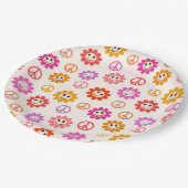 Happy Retro Lächelnde Blume mit Friedenszeichen Pappteller (Schrägansicht)