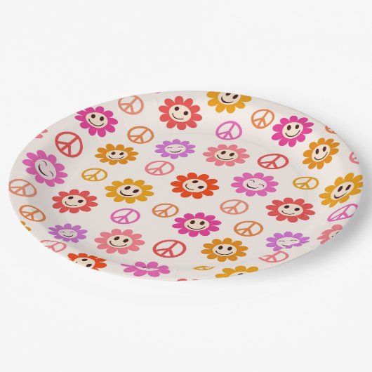 Happy Retro Lächelnde Blume mit Friedenszeichen Pappteller (Schrägansicht)