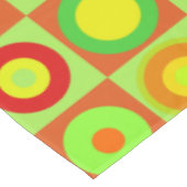 Happy Retro Modern Polka Dots Circles Op Art 1970s Tischdecke (Schrägansicht)