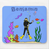 Happy Scuba Diver und Fisch Cartoon Mauspad (Vorne)
