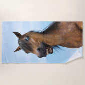 Happy Smiling Bay Horse Strandtuch (Vorderseite)