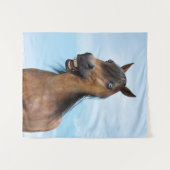 Happy Smiling Bay Horse Wandteppich (Vorderseite (Horizontal))