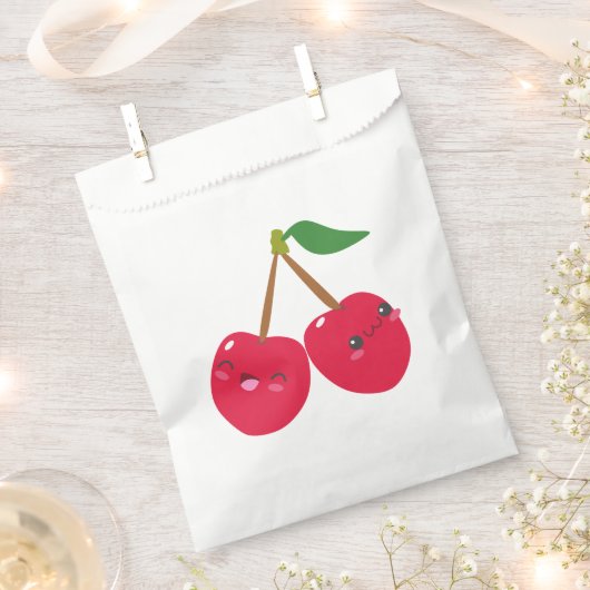 Happy Smiling Kawaii Cherry Fruit Geschenktütchen (Ausgeschnitten)