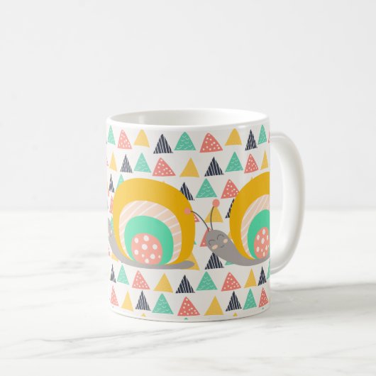 Happy Snail auf Dreiecken Kaffeetasse (VorderseiteRechts)