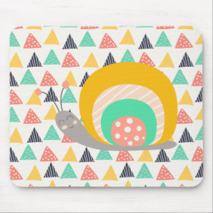 Happy Snail auf Dreiecken Mousepad