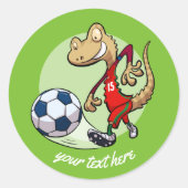 Happy Soccer Star Gecko Kicking Football Cartoon Runder Aufkleber (Vorderseite)