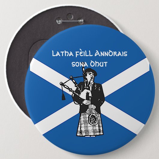 Happy St Andrews Day Flag Bagpiper Colossal Abzeic Button (Vorne & Hinten)