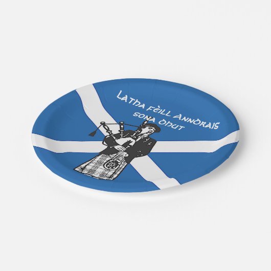 Happy St Andrews Day Flag Bagpiper Small 7" Pappteller (Schrägansicht)