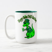Happy St Pat T-Rex Saint Patrick's Day Dinosaur Zweifarbige Tasse (Links)