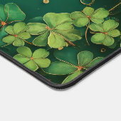 Happy St. Patrick’s Day Clover Design Schreibtischunterlage (Ecke)
