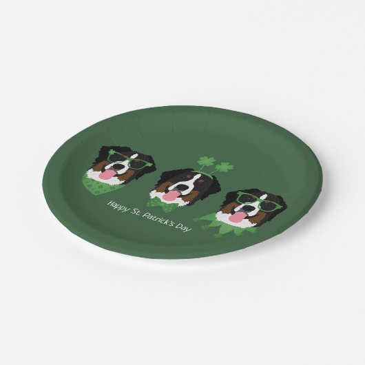 Happy St Patricks Day Bernese Mountain Hunde Pappteller (Schrägansicht)