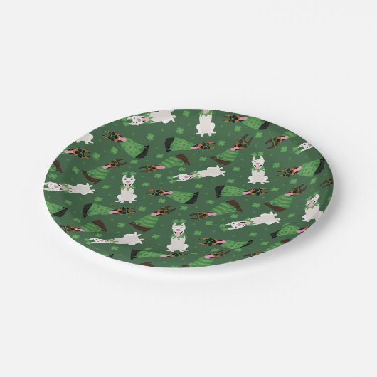 Happy St Patricks Day Dobermann Hunde Pappteller (Schrägansicht)