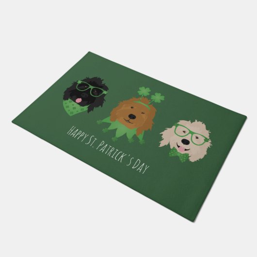 Happy St Patricks Day Goldendoodle Hunde Fußmatte (Schrägansicht)