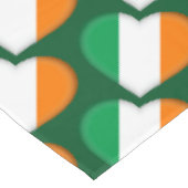 Happy St. Patrick's Day Irish Hearts Flag Muster Tischdecke (Schrägansicht)