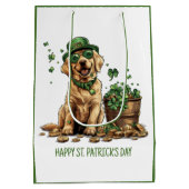 Happy St. Patrick's Day Labrador Retriever Dog Mittlere Geschenktüte (Rückseite)