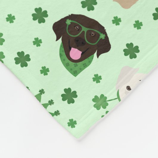 Happy St Patricks Day Labrador Retriever Hunde Fleecedecke (Ecke)