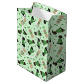 Happy St Patricks Day Labrador Retriever Hunde Mittlere Geschenktüte (Vorderseite Schrägansicht)