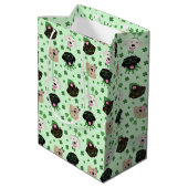 Happy St Patricks Day Labrador Retriever Hunde Mittlere Geschenktüte (Rückseite Schrägansicht)