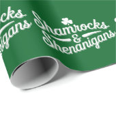 Happy St Patricks Day Lucky Kleeblatt & Shenanigan Geschenkpapier (Rolleneckpunkt)