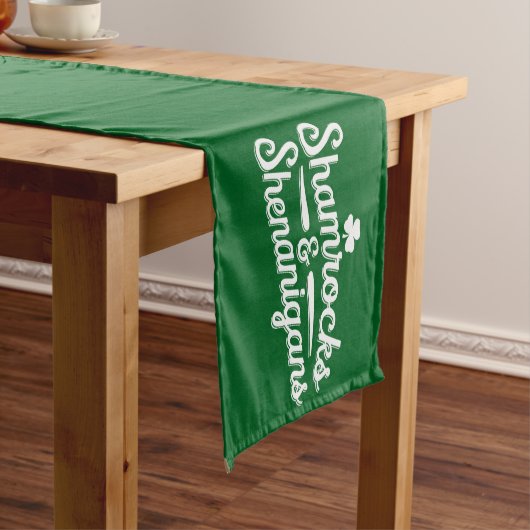 Happy St Patricks Day Lucky Kleeblatt & Shenanigan Kurzer Tischläufer (Beispiel)
