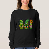 Happy St Patrick's Day Three Gnomes Kleeblatt Sweatshirt (Vorderseite)