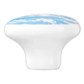 Happy Sunny Clouds Blauer Hintergrund Keramikknauf (Seitenansicht)