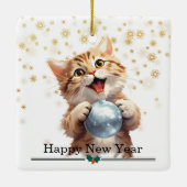 Happy Tabby Kitten with Christmas Tree Bulb Keramikornament (Rückseite)
