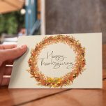 Happy Thanksgiving einfaches Herbstleaf Kranz Postkarte<br><div class="desc">Dieses Design wurde durch digitale Kunst erstellt und kann personalisiert werden, indem Sie auf den Knopf Anpassen klicken und die Farbe ändern, einen Namen, Initialen oder Ihre Lieblingssprache hinzufügen. Kontaktieren Sie mich unter colorflowcreations@gmail.com , wenn Sie dieses Design für ein anderes Produkt haben möchten. Kaufen Sie meine originale abstrakte Acrylmalerei...</div>