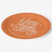 Happy Thanksgiving Modern Script Harvest Orange Pappteller (Schrägansicht)