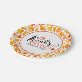 Happy Thanksgiving moderne Typografie-Design Pappteller (Schrägansicht)