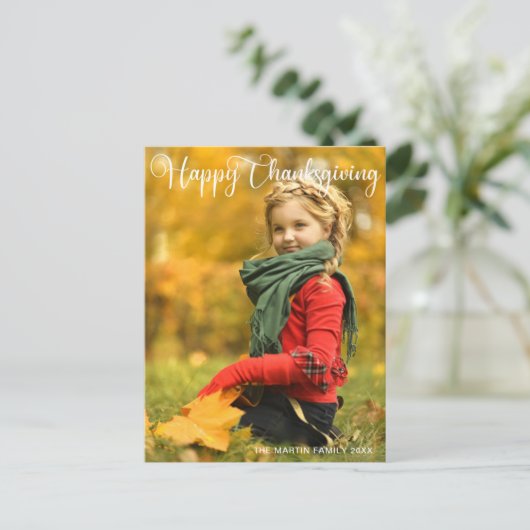 Happy Thanksgiving Script Overlay Family Foto Postkarte (Stehend Vorderseite)